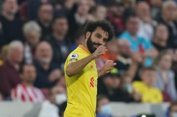 ليفربول يفلت بنقطة من كمين برينتفورد وينفرد بصدارة الدوري