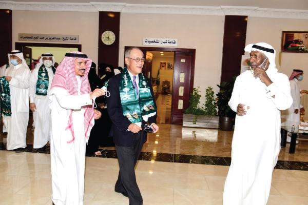سفير اليابان يشيد بمرافق أدبي الأحساء