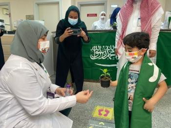 القطيف.. أكبر لوحة مدرسية و«شتلة أمل» احتفالا باليوم الوطني