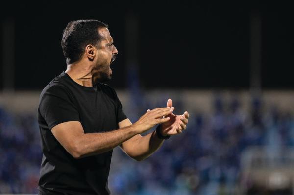 جماهير اتفاقية غاضبة.. تحاصر اللاعبين وتطالب بإقالة العطوي!!