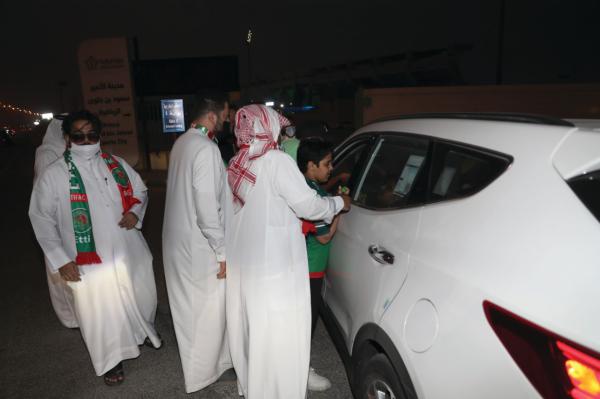جماهير اتفاقية غاضبة.. تحاصر اللاعبين وتطالب بإقالة العطوي!!