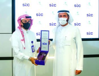 معالي وزير الصحة يطلع على خدمات مركز stc للتحكم بالعمليات الرقمية ويشيد بدوره أثناء الجائحة
