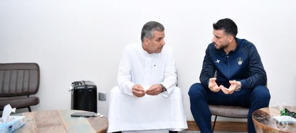 النفيعي يجتمع بلاعبي «الراقي»