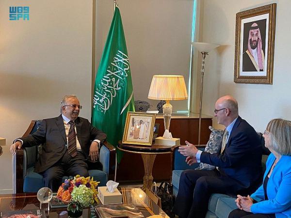 «المعلمي» يناقش سبل تعزيز التعاون مع نظيره النيوزيلندي