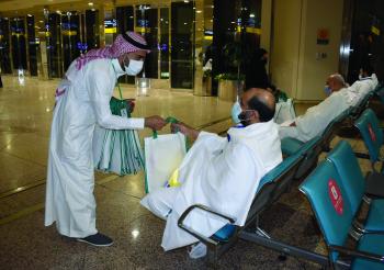 العمل التطوعي.. «أيقونة عطاء» على جبين الوطن