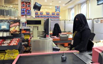 بدء توطين وظائف السينما والمطاعم والأسواق المركزية