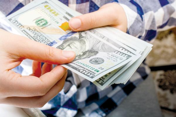 الدولار قرب أعلى مستوياته في 2021