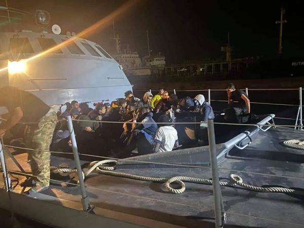 السلطات الليبية تنقذ 89 مهاجرا غير شرعي