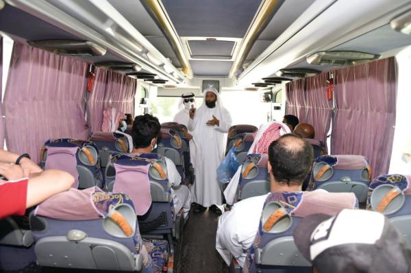 25 متعافيا من الإدمان يؤدون مناسك العمرة