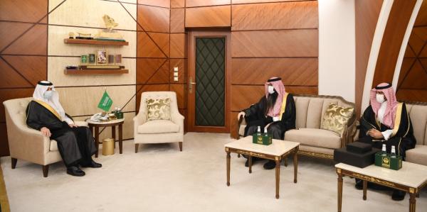 أمير الشرقية يطلع على الهوية الجديدة للبريد «سُبل»