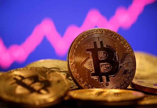 ارتفاع «بتكوين» إلى 50 ألف دولار