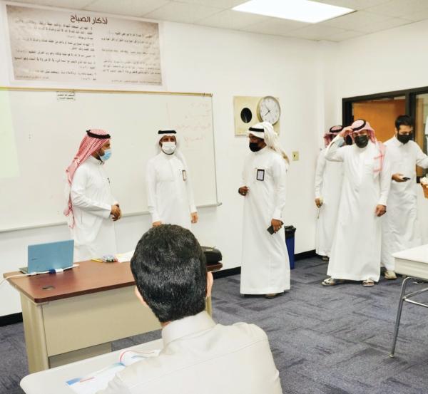 «عالمي المعلم».. برامج وأنشطة متنوعة بمدارس الخبر