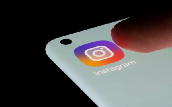 متابعة المشاهير على «إنستجرام» تصيب بالاكتئاب