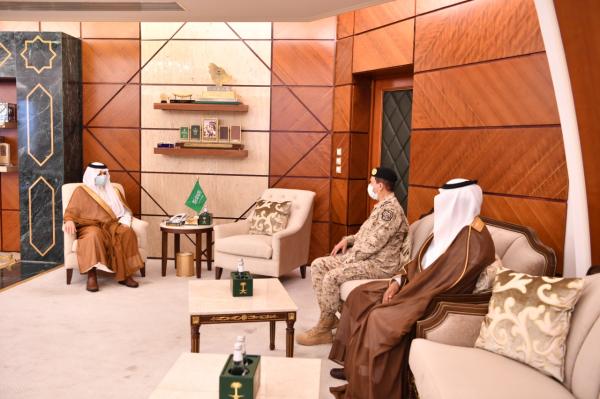 أمير الشرقية يستقبل وكيل الحرس الوطني بالقطاع الشرقي