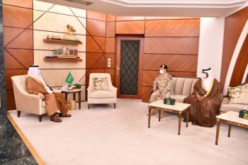 أمير الشرقية يستقبل وكيل الحرس الوطني بالقطاع الشرقي