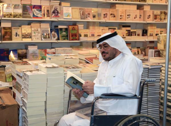 «القراءة».. نافذة الإطلال على العالم والتواصل مع الإبداع