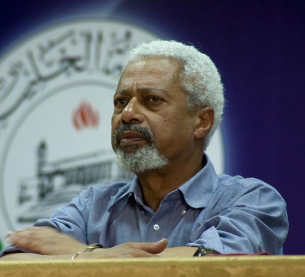 روائي تنزاني يفوز بـ«نوبل الأدب»