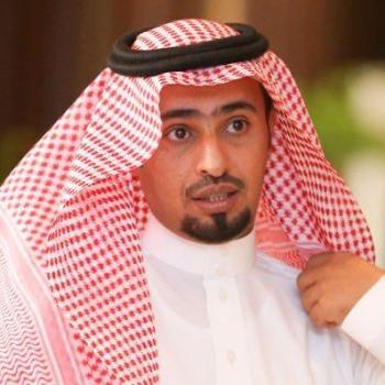 «القحطاني» يتلقى التعازي في وفاة والدته