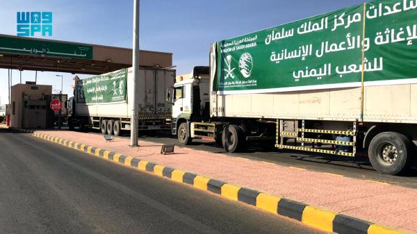 80 شاحنة مساعدات تعبر منفذ الوديعة