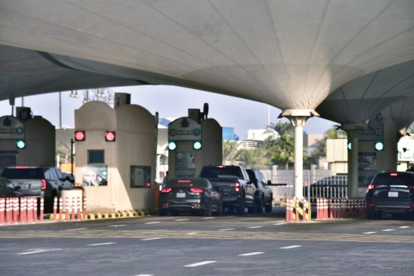 230 ألف مسافر يعبرون جسر الملك فهد