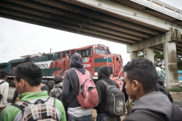 652 مهاجرا في «غرف تبريد»