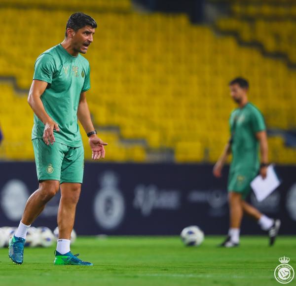 بيدرو ينتظرالدوليين العشرة