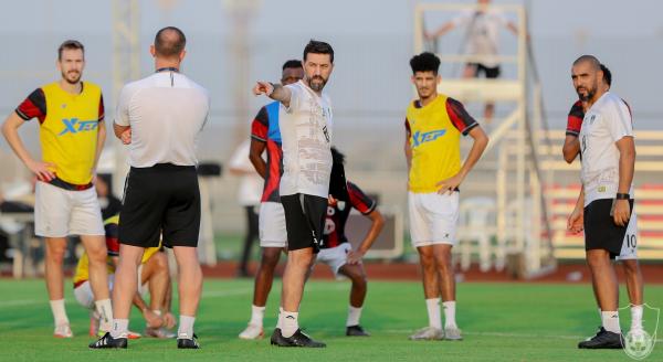 النفيعي يستجيب لمطالب هاسي