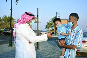 230 ألف مسافر يعبرون جسر الملك فهد