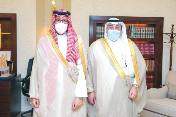نائب أمير الشرقية يستقبل مدير مكافحة المخدرات سابقا