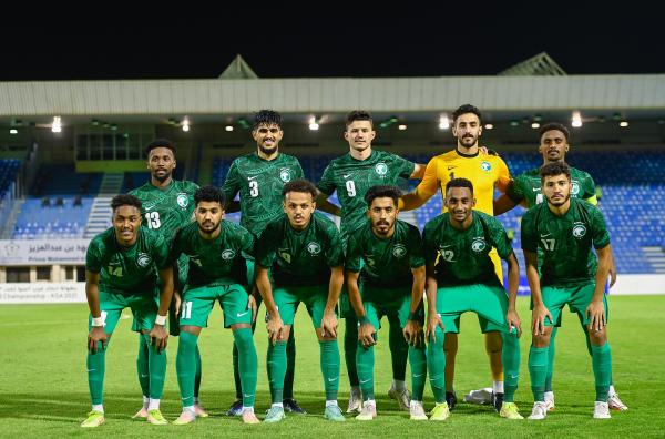 الصقور تغرد خارج السرب