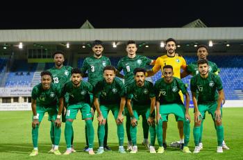 الصقور تغرد خارج السرب