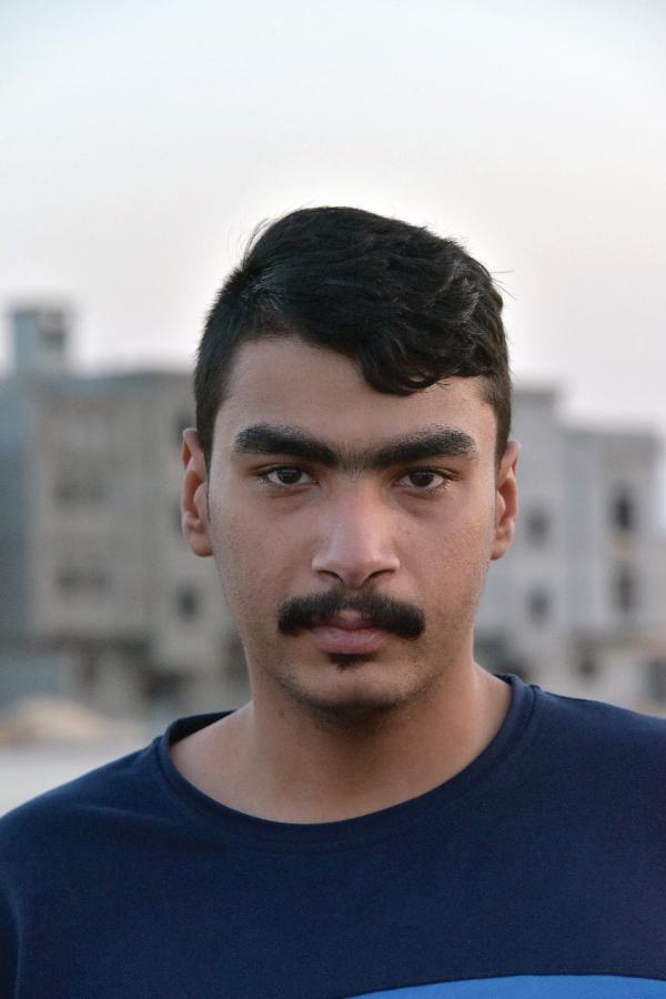 الشاحنات والكلاب الضالةتزعج أهالي «نور الدمام»