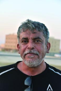 الشاحنات والكلاب الضالةتزعج أهالي «نور الدمام»