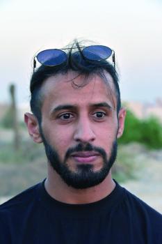 الشاحنات والكلاب الضالةتزعج أهالي «نور الدمام»