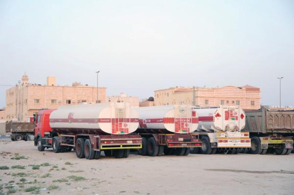 شاحنات مخالفة تحول أحياء الخبر إلى ساحات مبيت