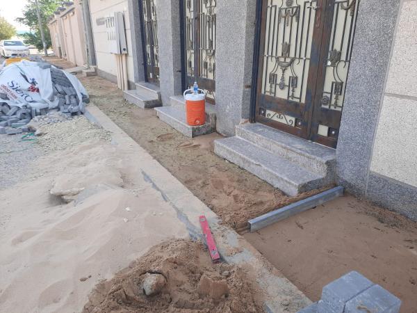صيانة الأرصفة واستبدال الحاويات بالسعيرة