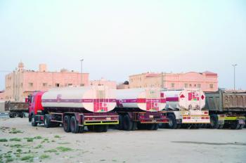 شاحنات مخالفة تحول أحياء الخبر إلى ساحات مبيت
