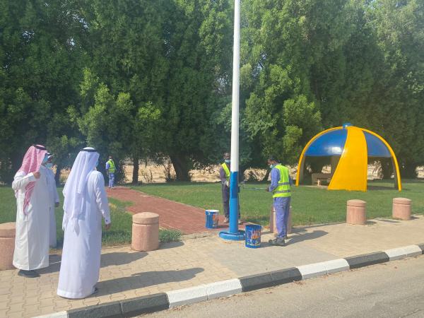 طلاء الأرصفة وأعمدة الإنارة بقرية العليا