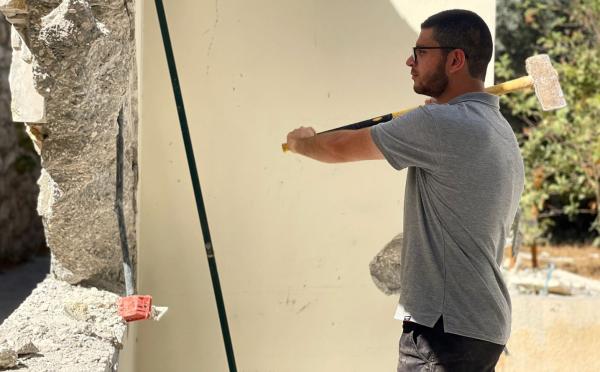 الاحتلال يجبر فلسطيني على هدم غرف سكنية بالقدس