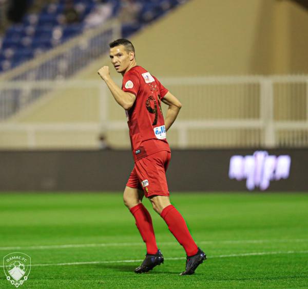 ضمك vs الاتحاد.. موقعة الصدارة!