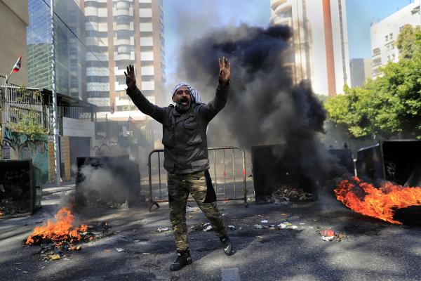 «حزب الله» يقود لبنان إلى حرب أهلية جديدة