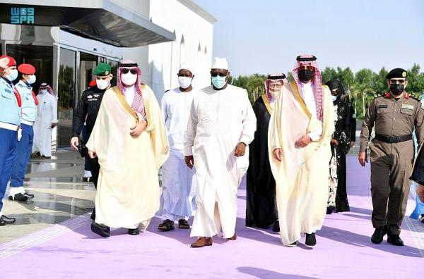 الرئيس السنغالي يغادر جدة متوجهًا إلى المدينة المنورة
