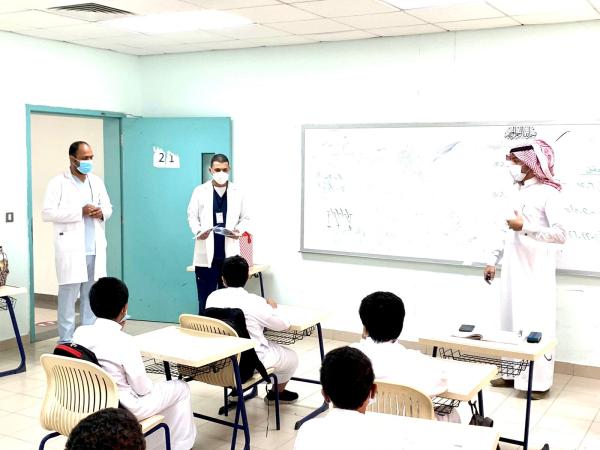 توعية طلاب مدارس «الملك فهد السكنية» بتدابير كورونا