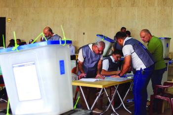 عراقيون يدعون إلى احترام نتائج الانتخابات وعدم جر البلاد للمجهول