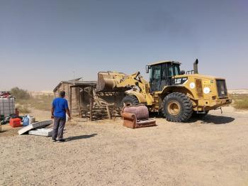 صور.. إزالة مبنى خرساني بالدمام وضبط مستودع مخالف بالخبر