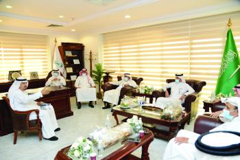وزير النقل يستمع لمرئيات المواطنين حول تطوير القطاع
