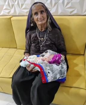 أم لأول مرة ..سيدة هندية تُنجب طفل في عامها الـ 70