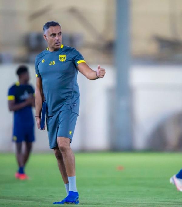 التعاون يتدرب على اللمسة الواحدة