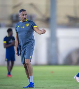 التعاون يتدرب على اللمسة الواحدة