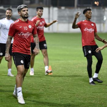 شاموسكا يعتمد خطة «العميد»